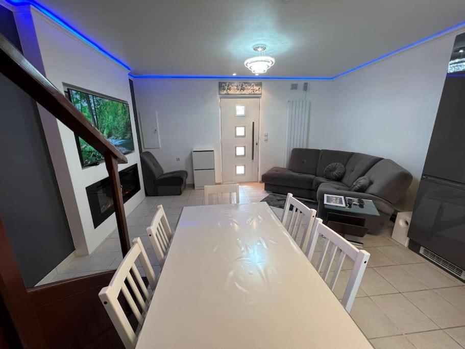 Kings Villa Near Disneyland Reserved Only For Family With Kids Saint-Germain-sur-Morin Exterior photo